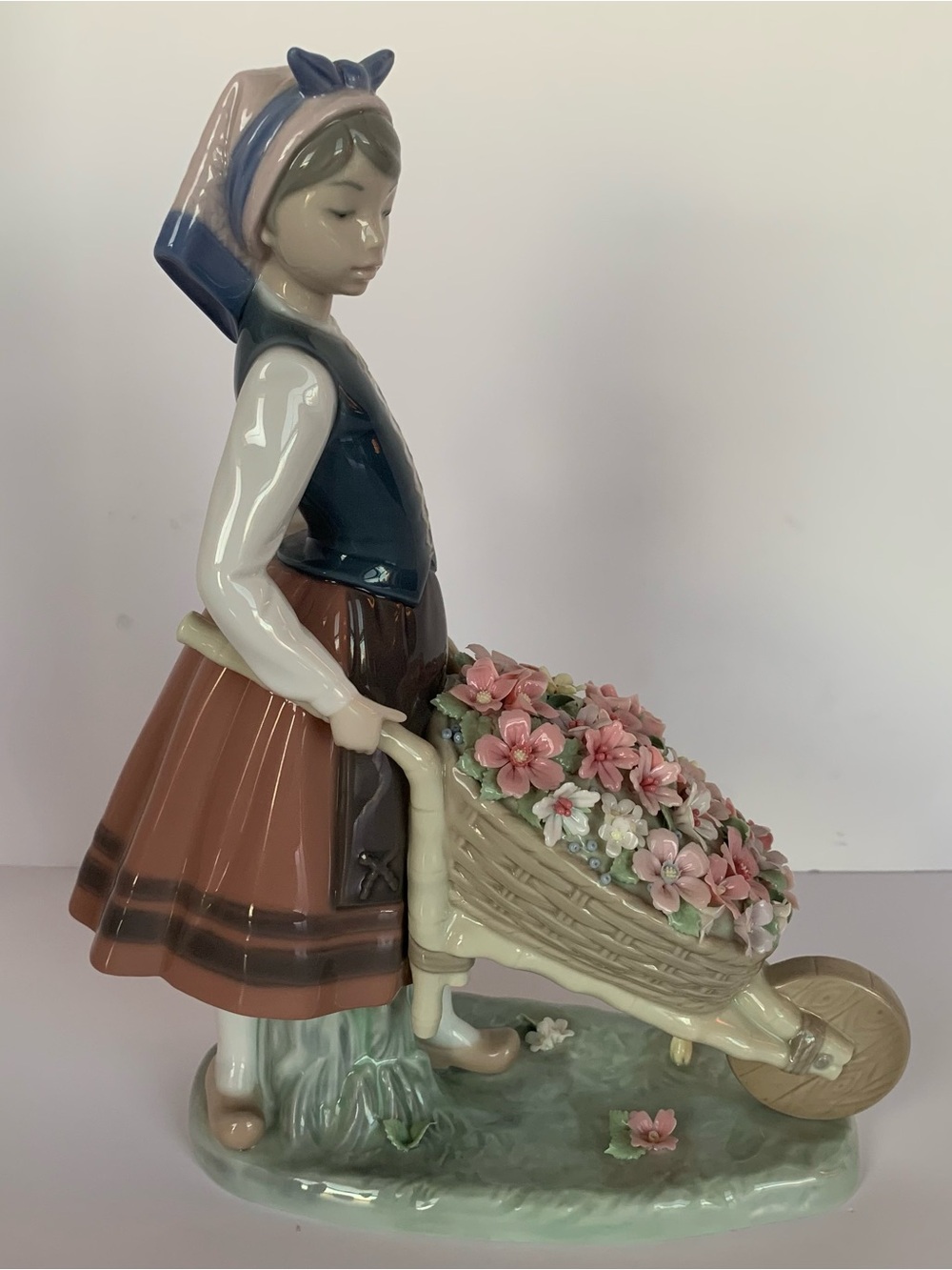 Lladro A Barrel of Blossoms #1419 - Picture 2 of 13